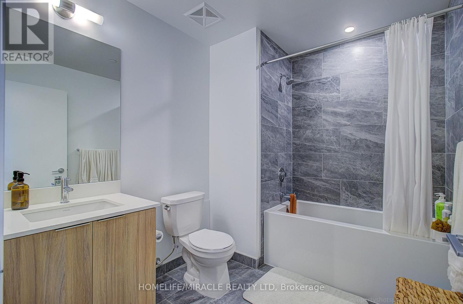 607 - 395 Square One Drive, Mississauga, Ontario  L5B 0P6 - Photo 14 - W13760528