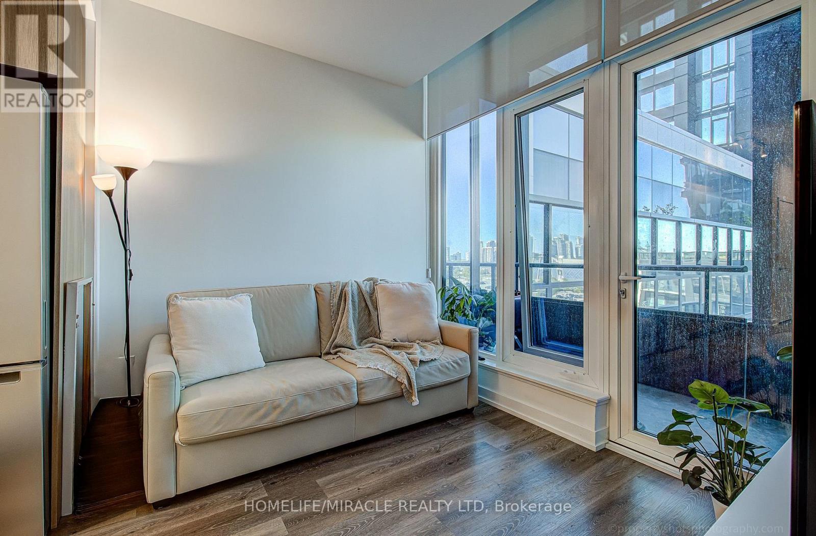 607 - 395 Square One Drive, Mississauga, Ontario  L5B 0P6 - Photo 7 - W13760528