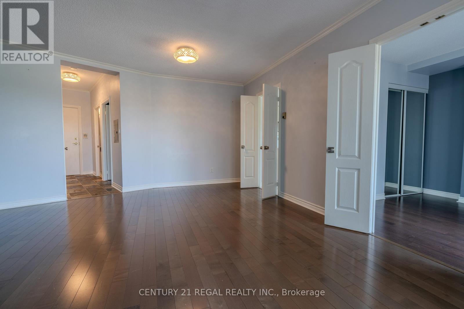 709 - 2111 Lake Shore Blvd Boulevard W, Toronto, Ontario  M8V 4B2 - Photo 2 - W13776112
