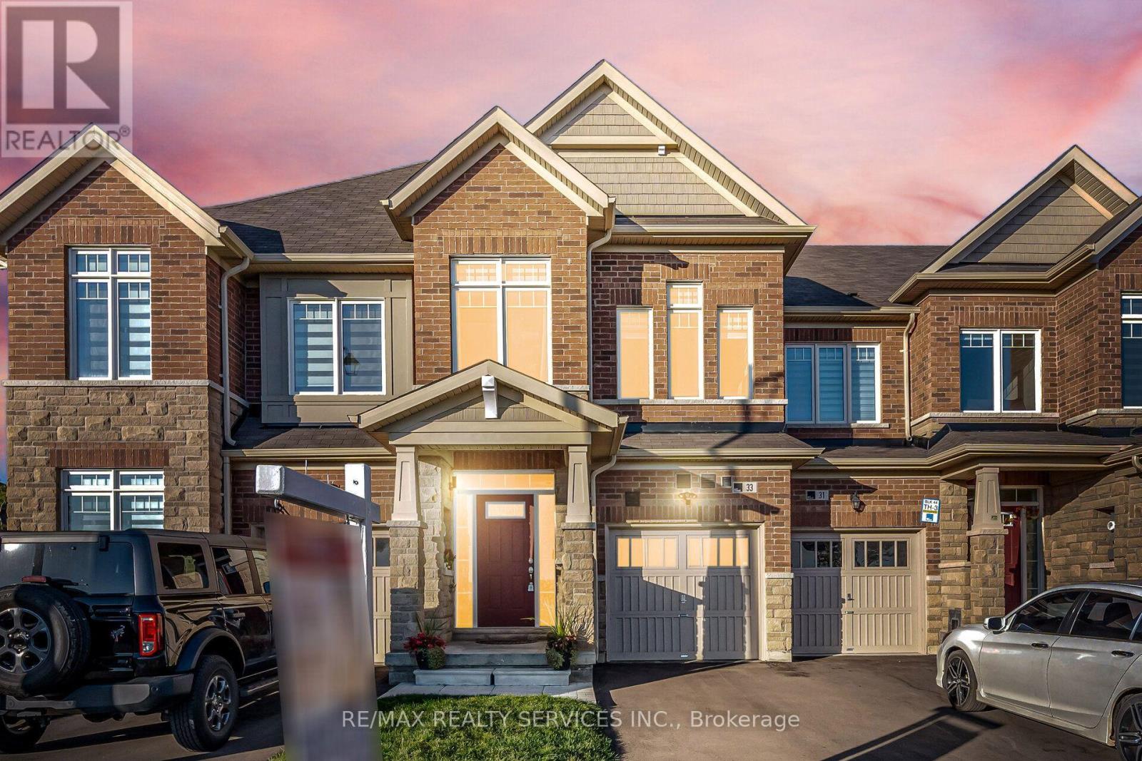 33 Sparrowbrook Street, Caledon, Ontario  L7C 4G8 - Photo 1 - W13776114