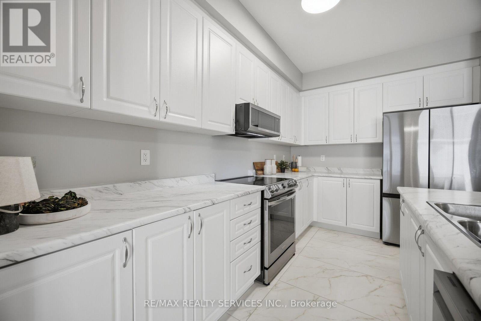 33 Sparrowbrook Street, Caledon, Ontario  L7C 4G8 - Photo 13 - W13776114