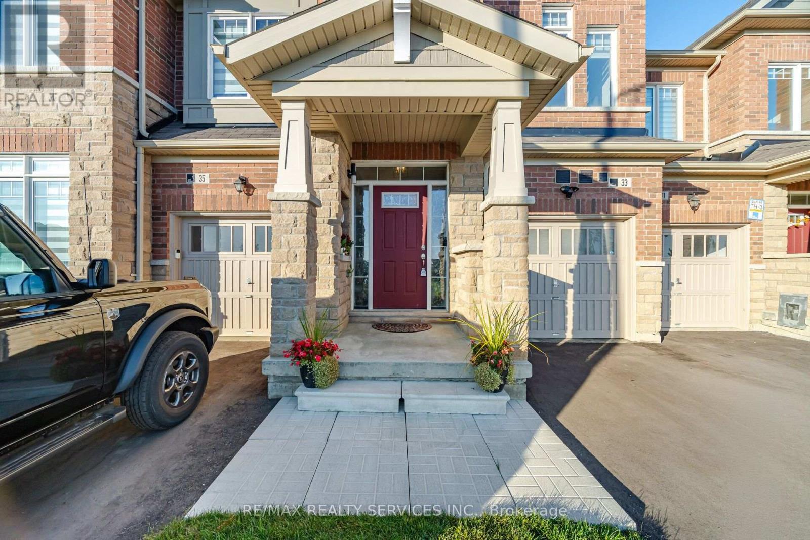 33 Sparrowbrook Street, Caledon, Ontario  L7C 4G8 - Photo 9 - W13776114