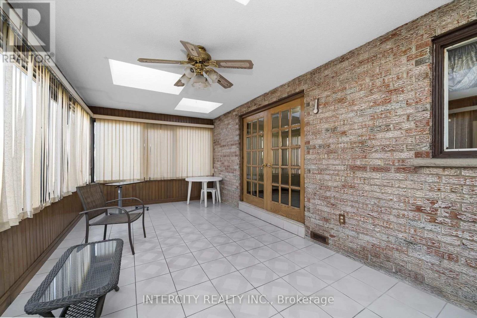 72 Chiswick Avenue, Toronto, Ontario  M6M 4V3 - Photo 15 - W13776136