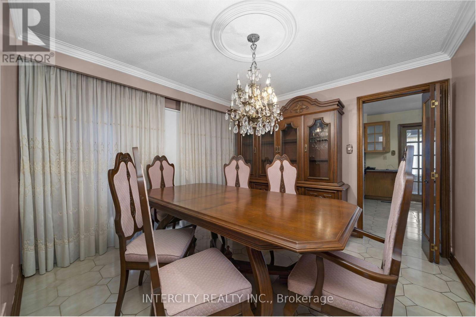 72 Chiswick Avenue, Toronto, Ontario  M6M 4V3 - Photo 17 - W13776136