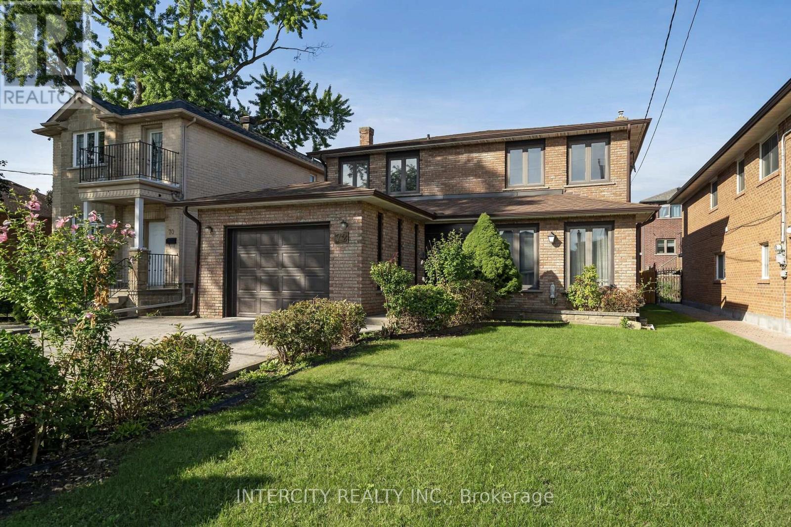 72 Chiswick Avenue, Toronto, Ontario  M6M 4V3 - Photo 2 - W13776136