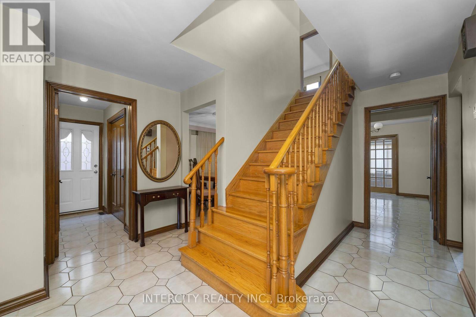 72 Chiswick Avenue, Toronto, Ontario  M6M 4V3 - Photo 20 - W13776136