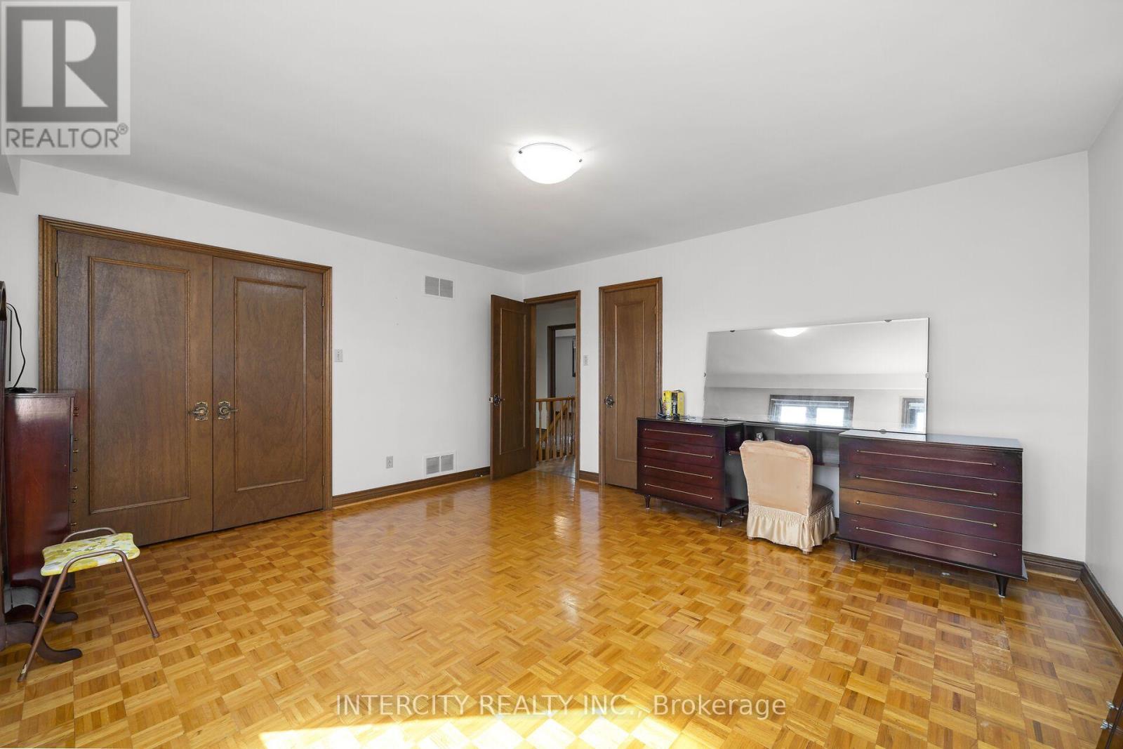 72 Chiswick Avenue, Toronto, Ontario  M6M 4V3 - Photo 22 - W13776136