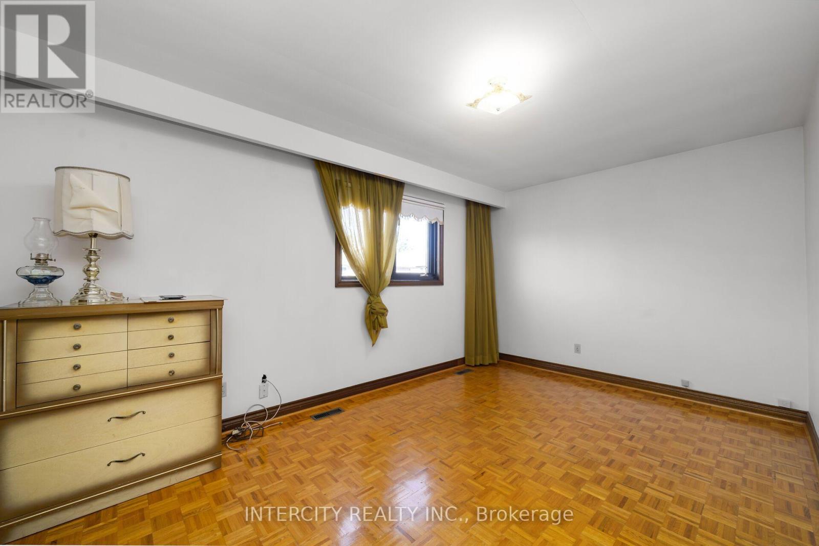 72 Chiswick Avenue, Toronto, Ontario  M6M 4V3 - Photo 23 - W13776136