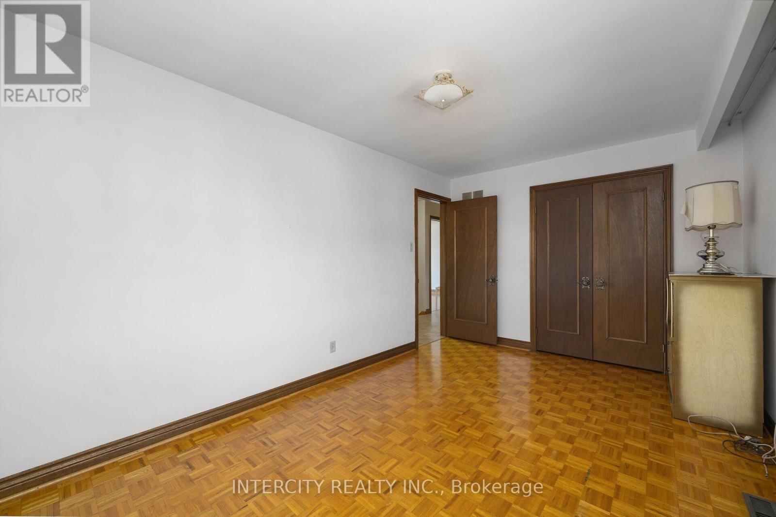72 Chiswick Avenue, Toronto, Ontario  M6M 4V3 - Photo 24 - W13776136
