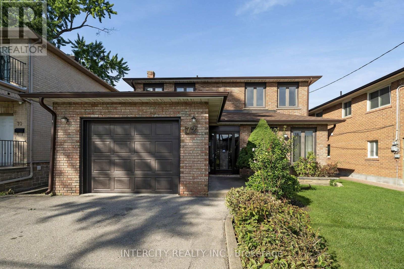72 Chiswick Avenue, Toronto, Ontario  M6M 4V3 - Photo 3 - W13776136