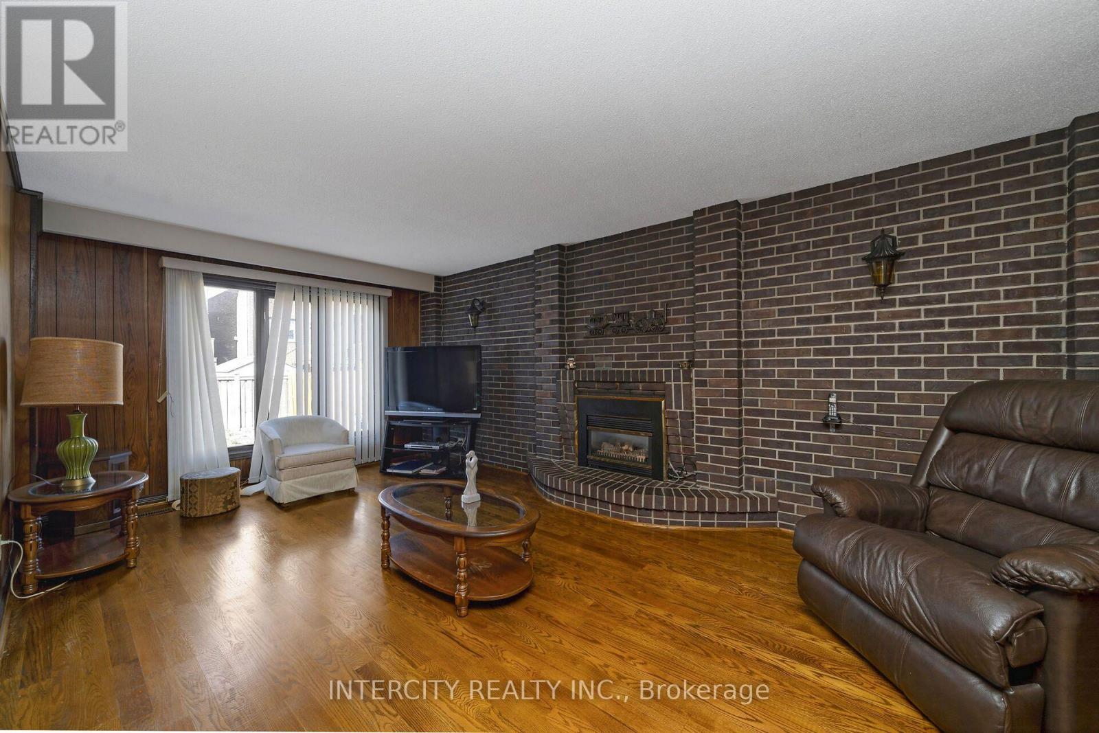 72 Chiswick Avenue, Toronto, Ontario  M6M 4V3 - Photo 36 - W13776136
