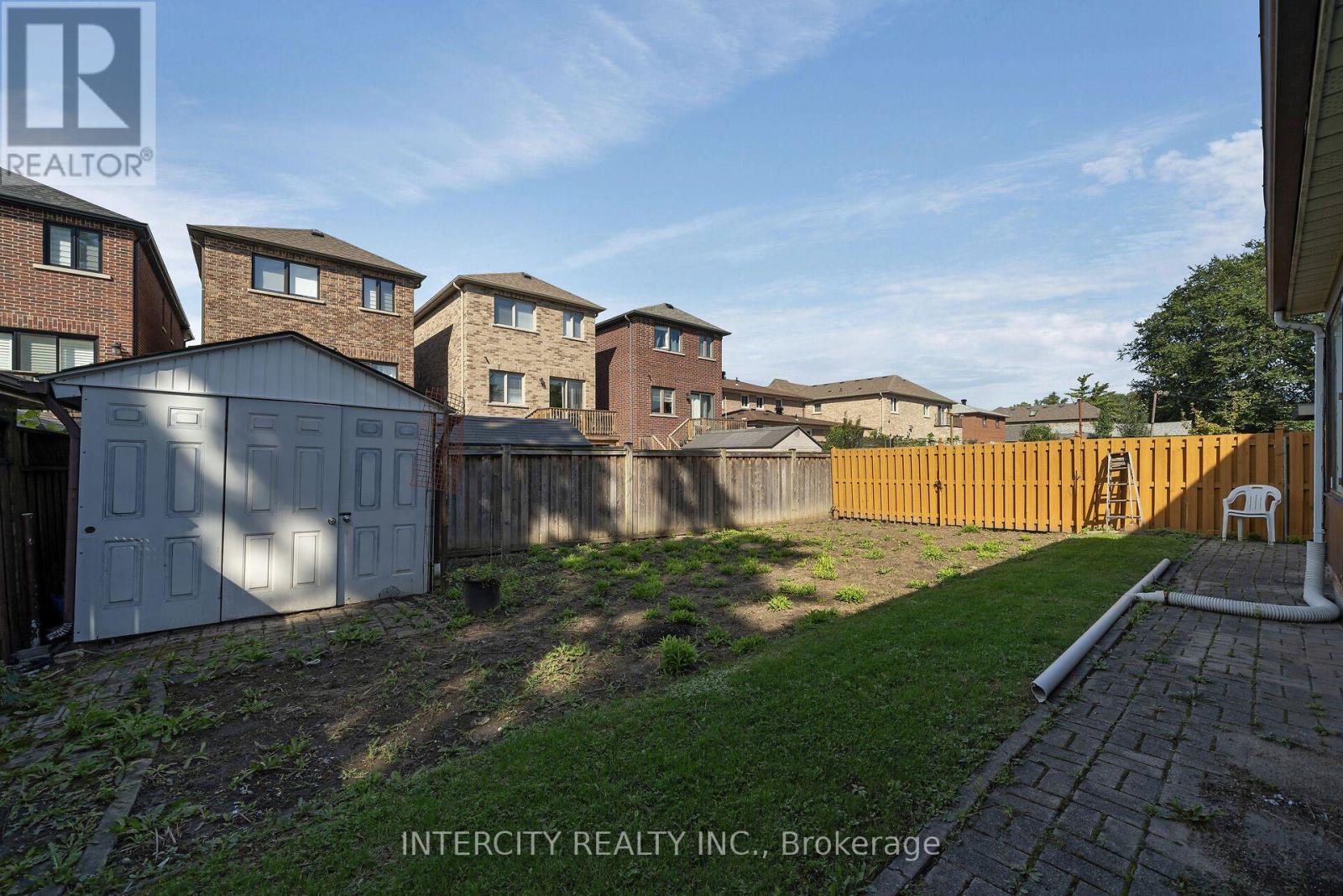 72 Chiswick Avenue, Toronto, Ontario  M6M 4V3 - Photo 38 - W13776136
