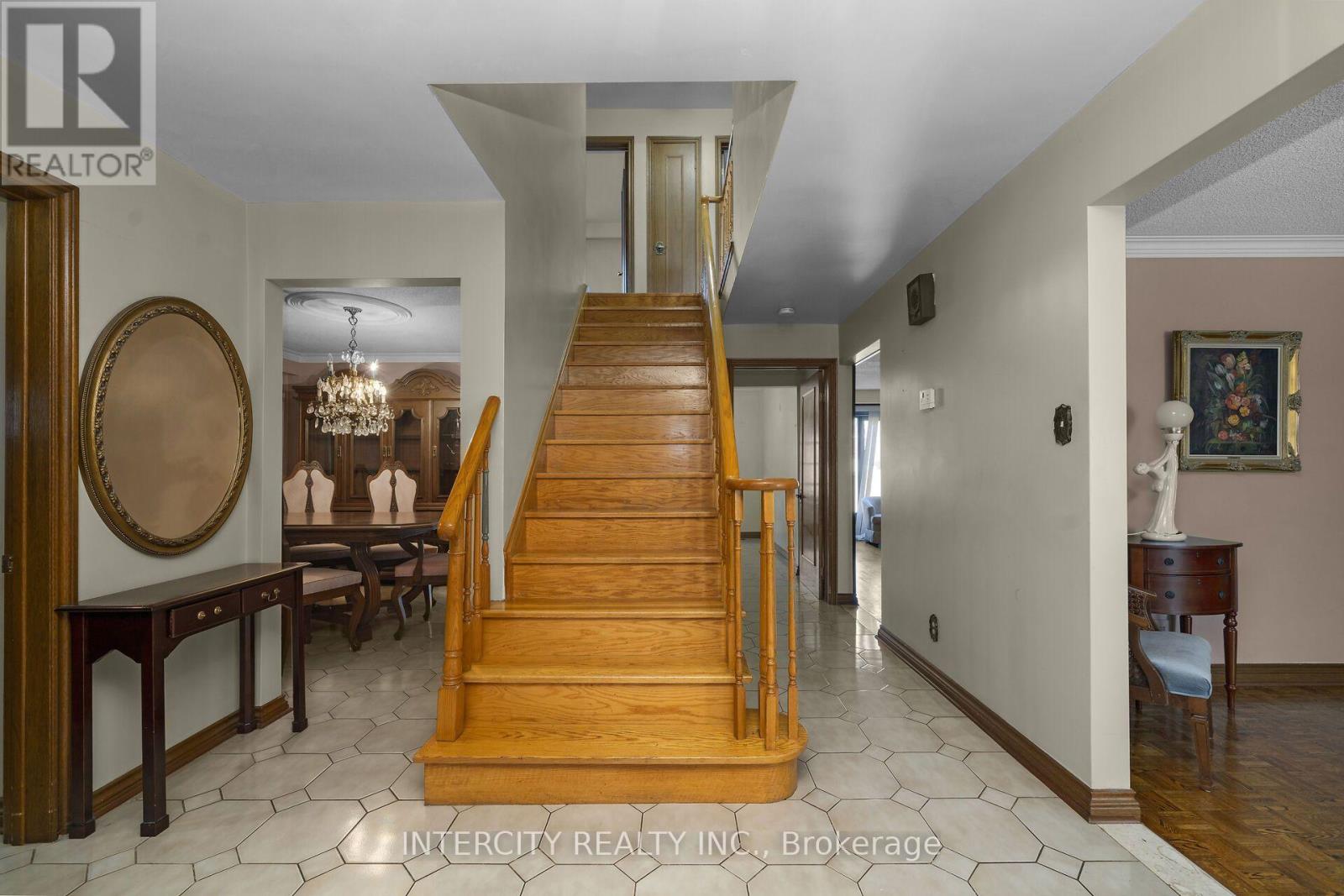 72 Chiswick Avenue, Toronto, Ontario  M6M 4V3 - Photo 5 - W13776136