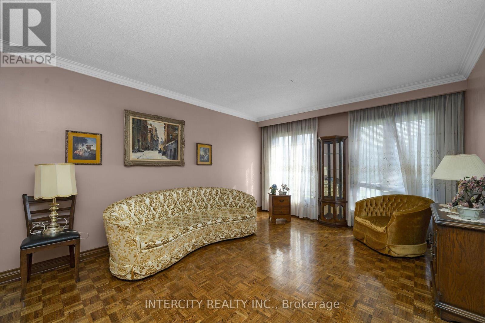 72 Chiswick Avenue, Toronto, Ontario  M6M 4V3 - Photo 6 - W13776136