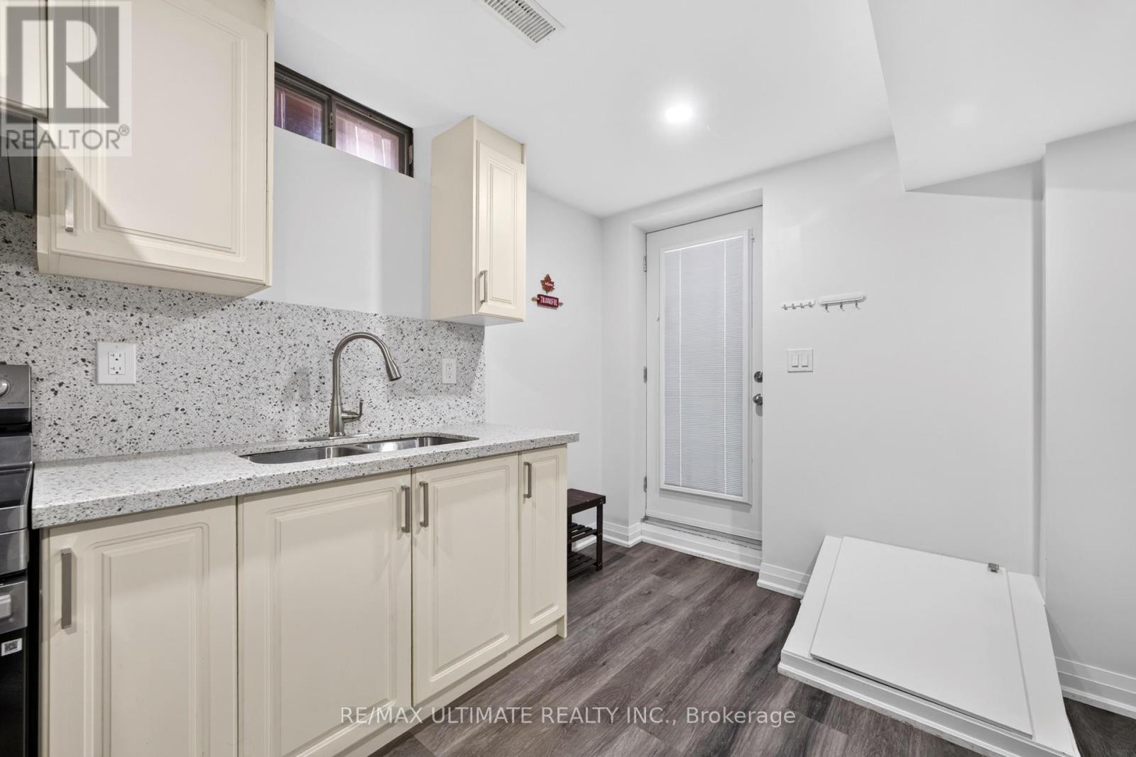 82 Yellow Brick Road, Brampton, Ontario  L6V 4L1 - Photo 9 - W13776174