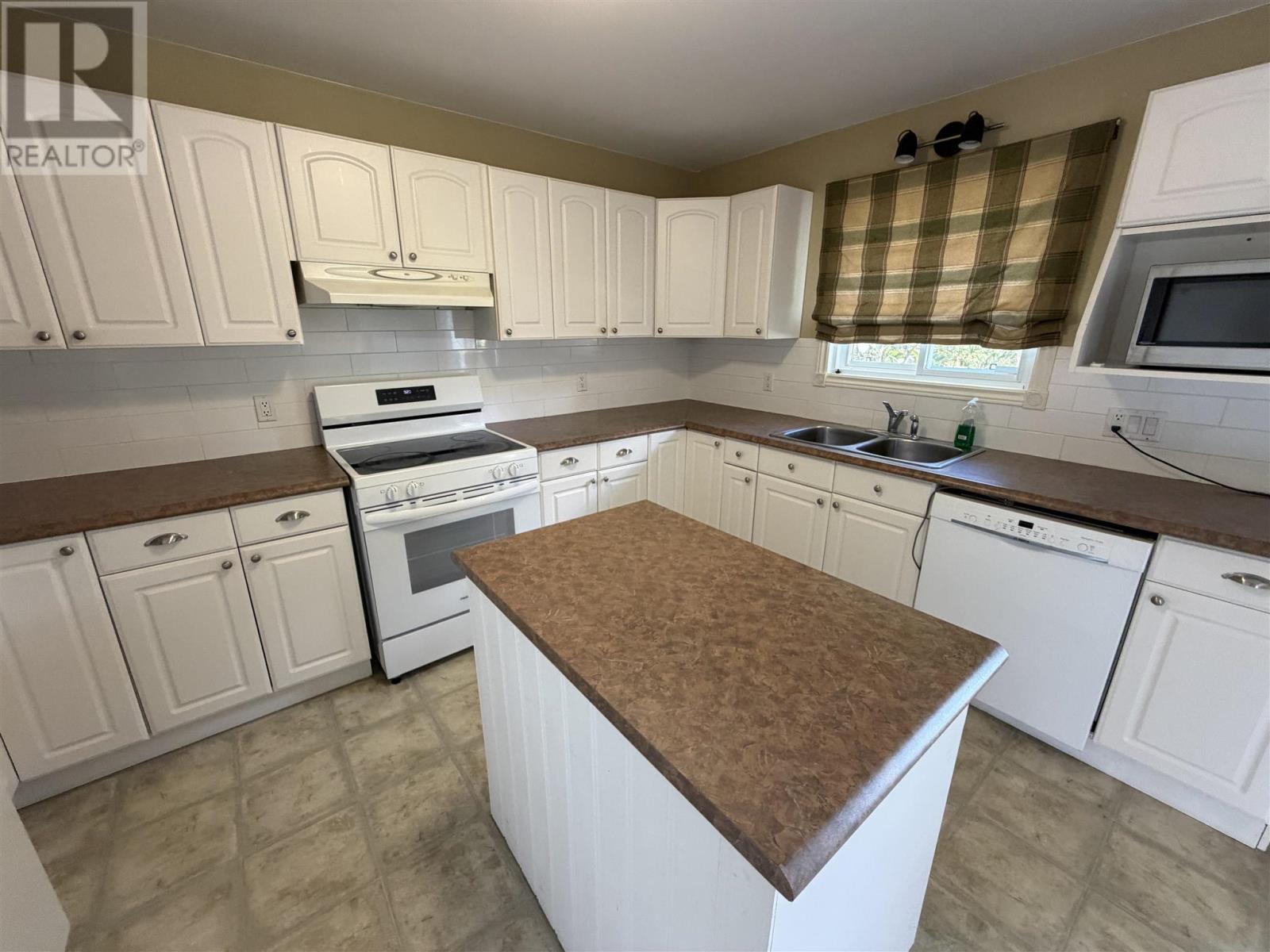 39 Blackwell Rd, Elliot Lake, Ontario  P5A 1G4 - Photo 18 - SM262424
