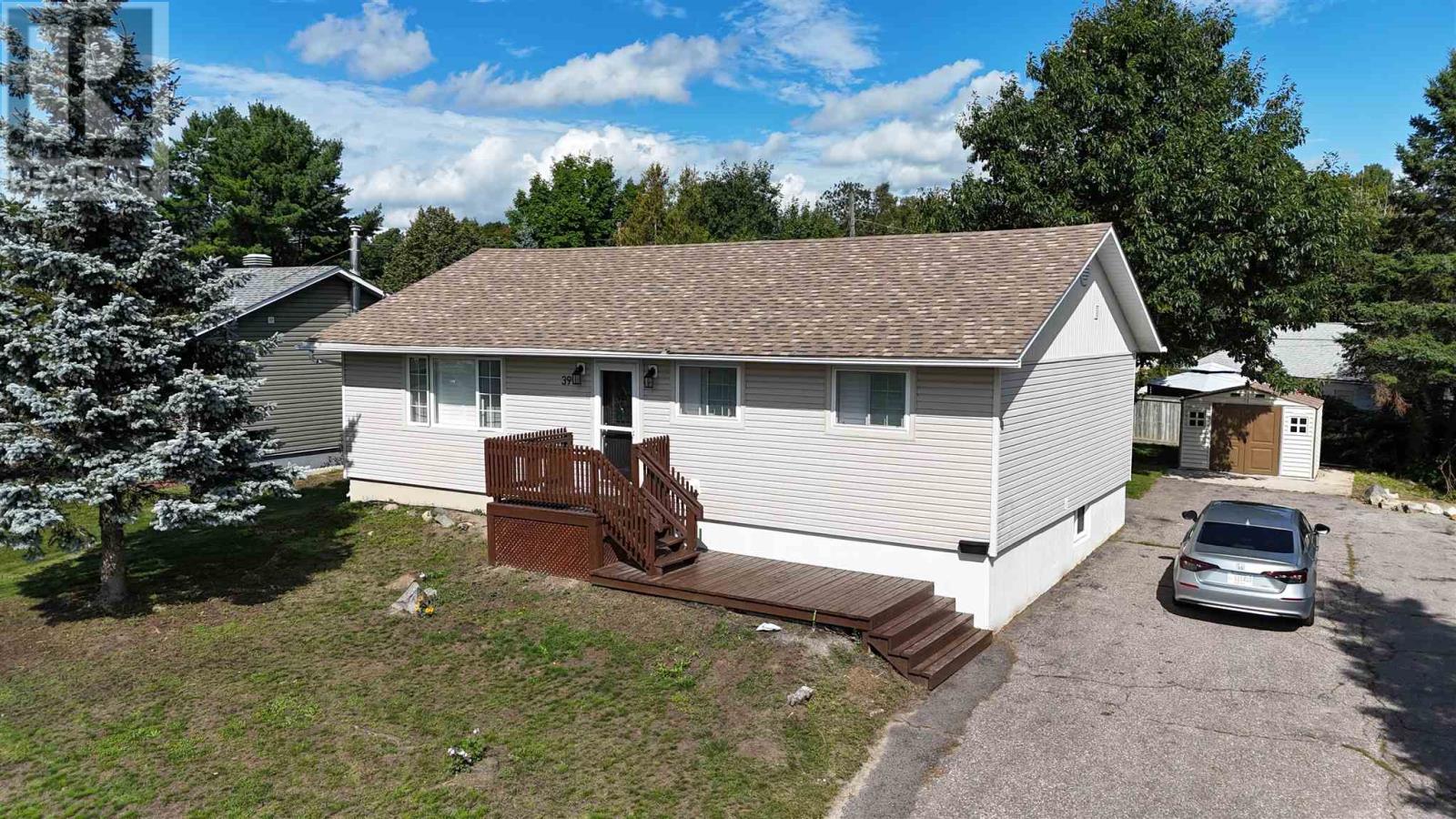 39 Blackwell Rd, Elliot Lake, Ontario  P5A 1G4 - Photo 2 - SM262424