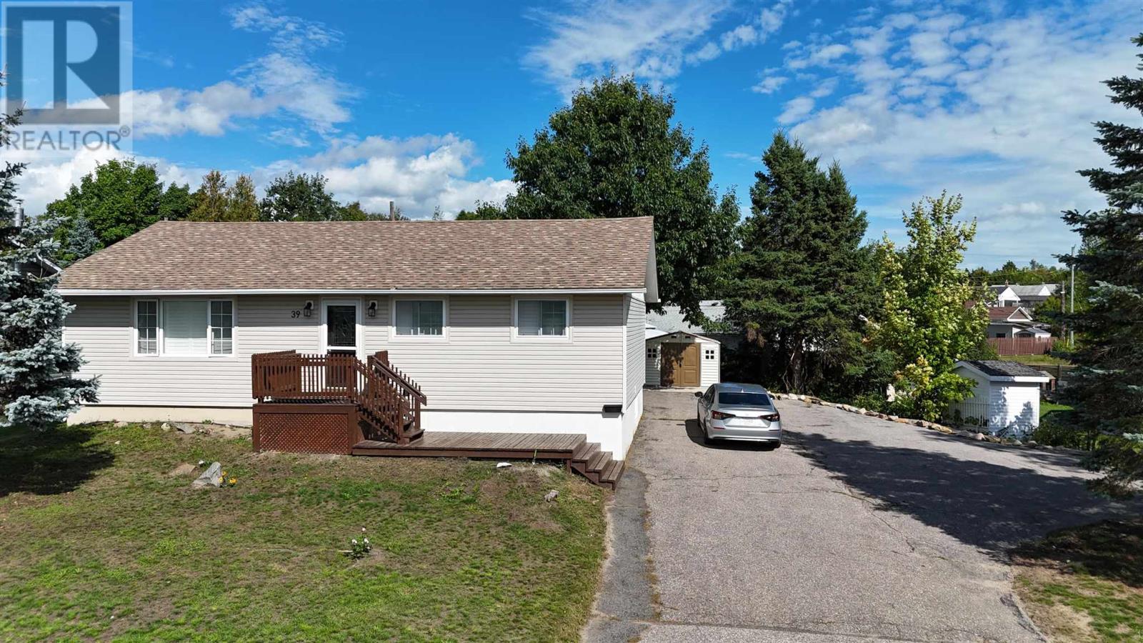 39 Blackwell Rd, Elliot Lake, Ontario  P5A 1G4 - Photo 3 - SM262424