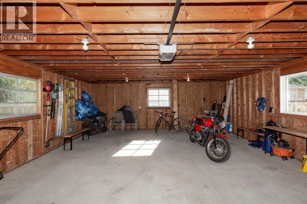 426 Normandy Road S, Lethbridge, Alberta  T1J 3Y1 - Photo 38 - A2343504