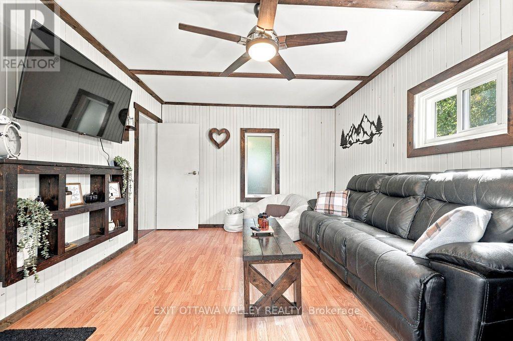 733 Calvin Road, Whitewater Region, Ontario  K0J 1Y0 - Photo 10 - X13776238