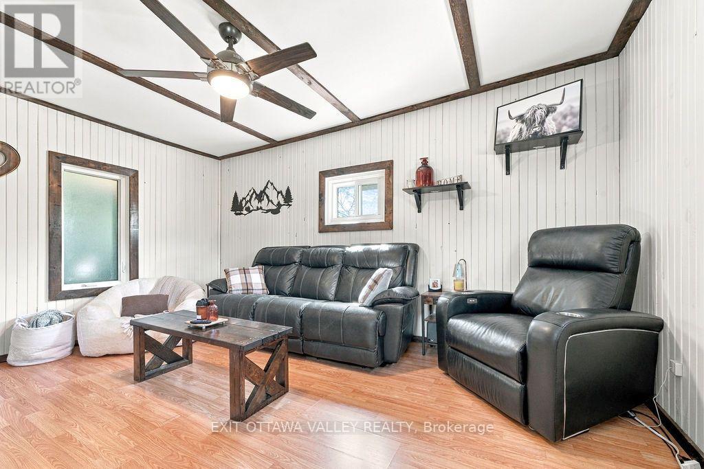 733 Calvin Road, Whitewater Region, Ontario  K0J 1Y0 - Photo 11 - X13776238