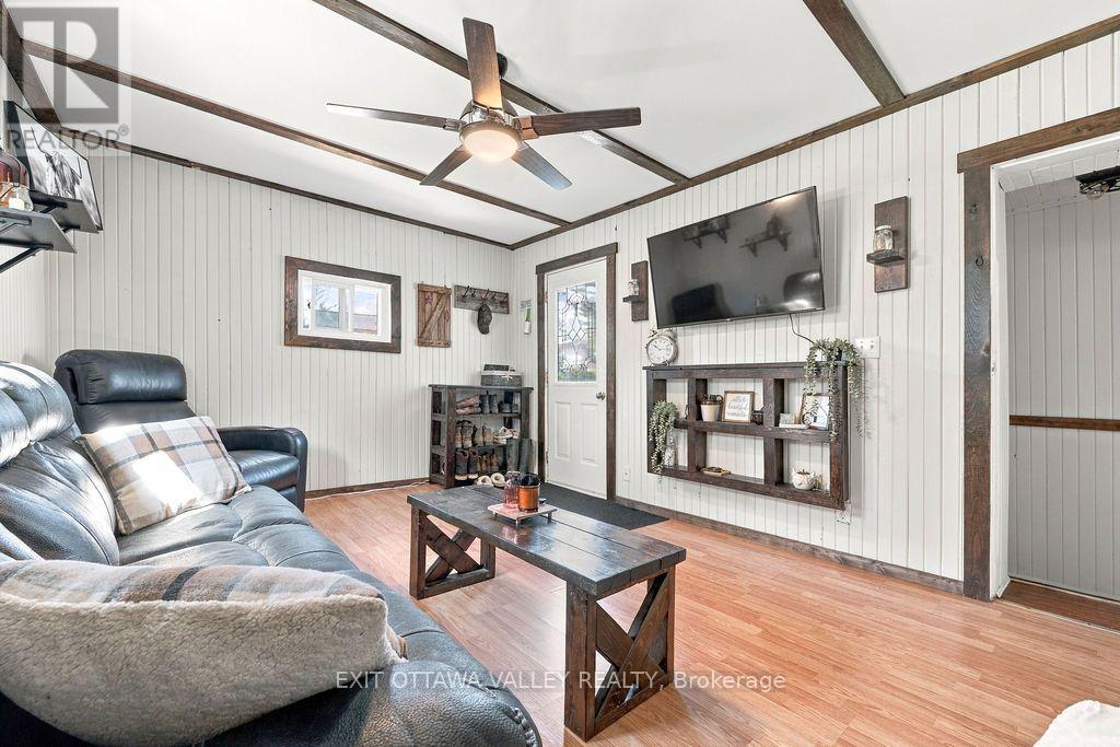 733 Calvin Road, Whitewater Region, Ontario  K0J 1Y0 - Photo 12 - X13776238