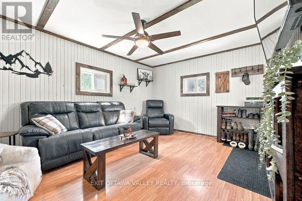 733 Calvin Road, Whitewater Region, Ontario  K0J 1Y0 - Photo 13 - X13776238