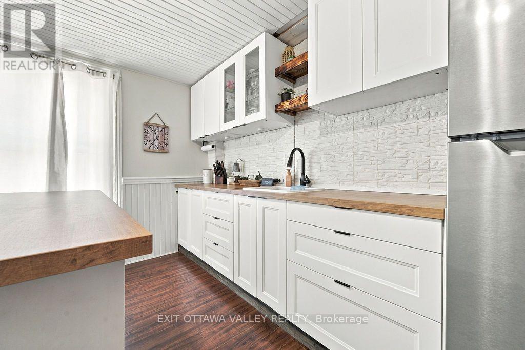 733 Calvin Road, Whitewater Region, Ontario  K0J 1Y0 - Photo 15 - X13776238