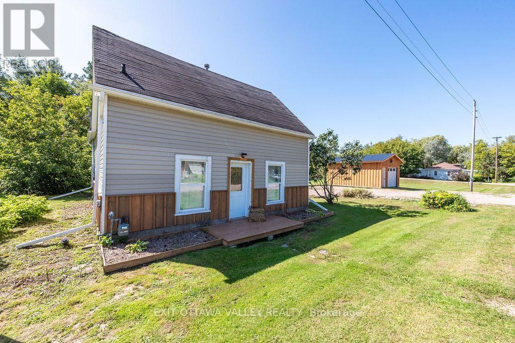 733 Calvin Road, Whitewater Region, Ontario  K0J 1Y0 - Photo 4 - X13776238