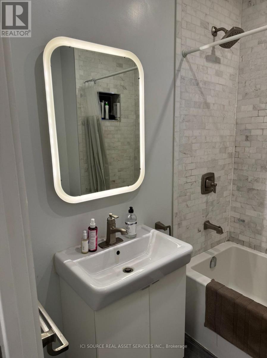 Main Floor - 52 Grove Avenue, Toronto, Ontario  M6J 3B6 - Photo 10 - C13776218