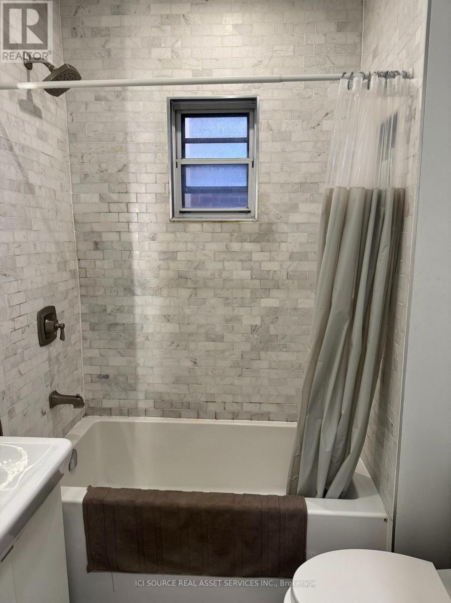 Main Floor - 52 Grove Avenue, Toronto, Ontario  M6J 3B6 - Photo 11 - C13776218