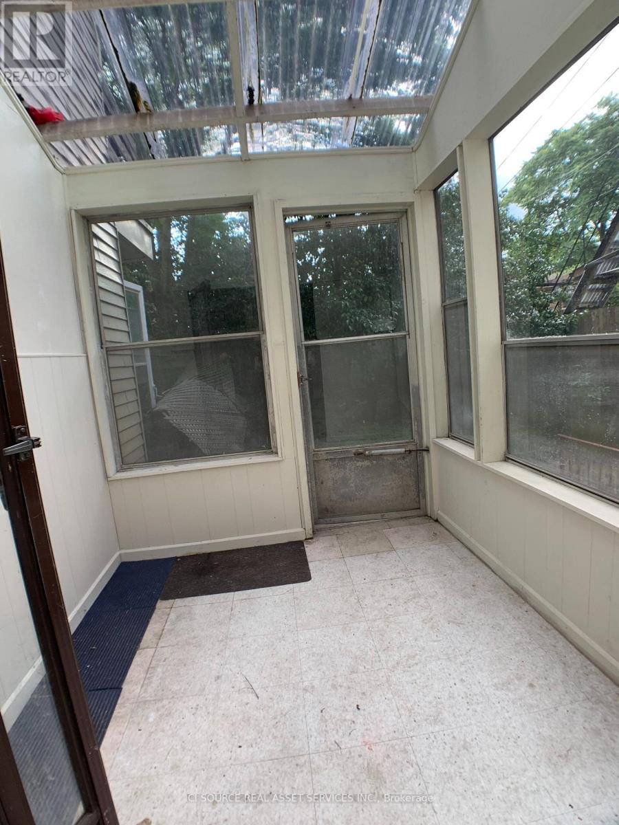 Main Floor - 52 Grove Avenue, Toronto, Ontario  M6J 3B6 - Photo 16 - C13776218