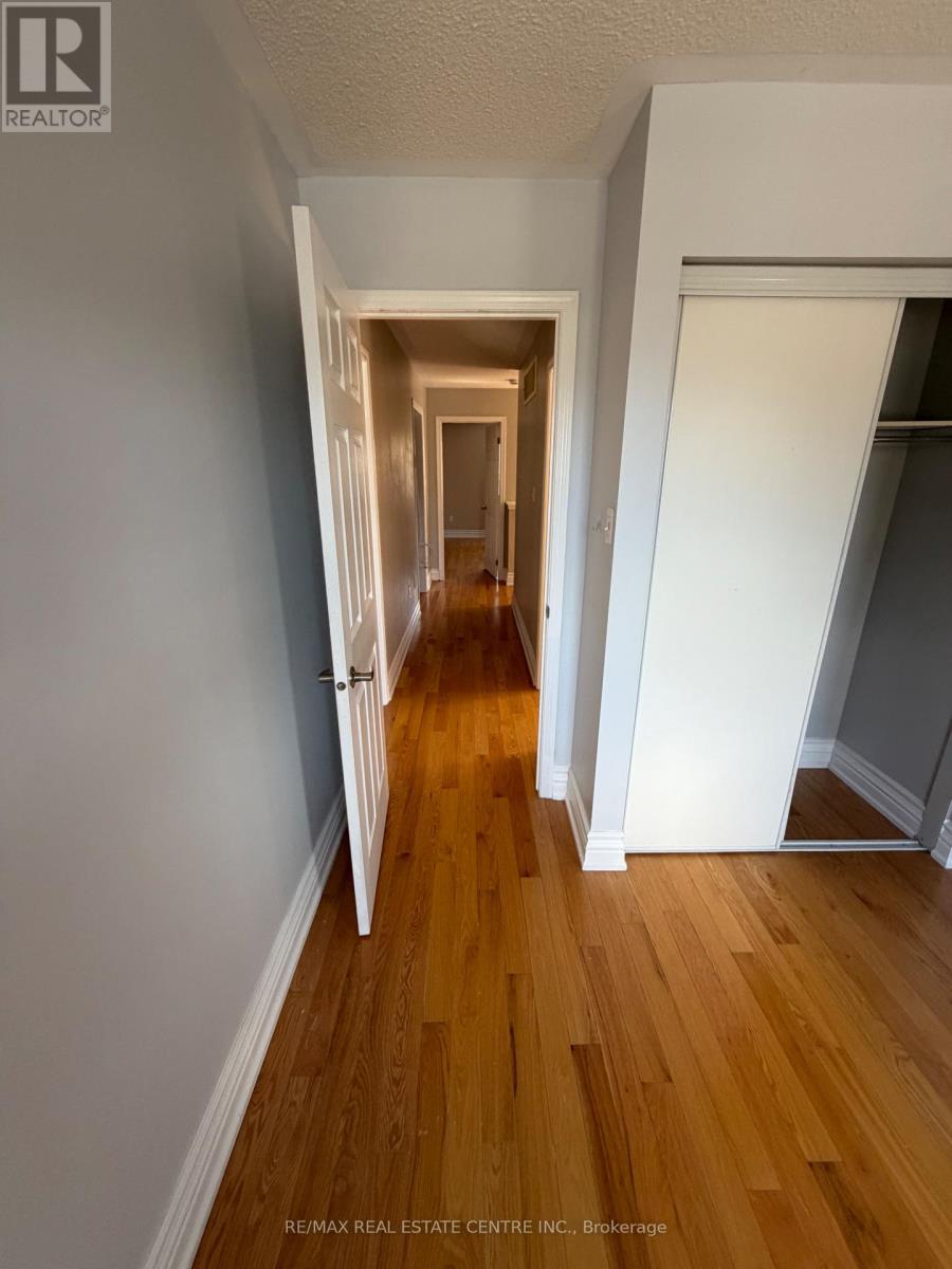 Upper - 17 Millcar Drive, Toronto, Ontario M1B 6J6 - Photo 12 - E13776204