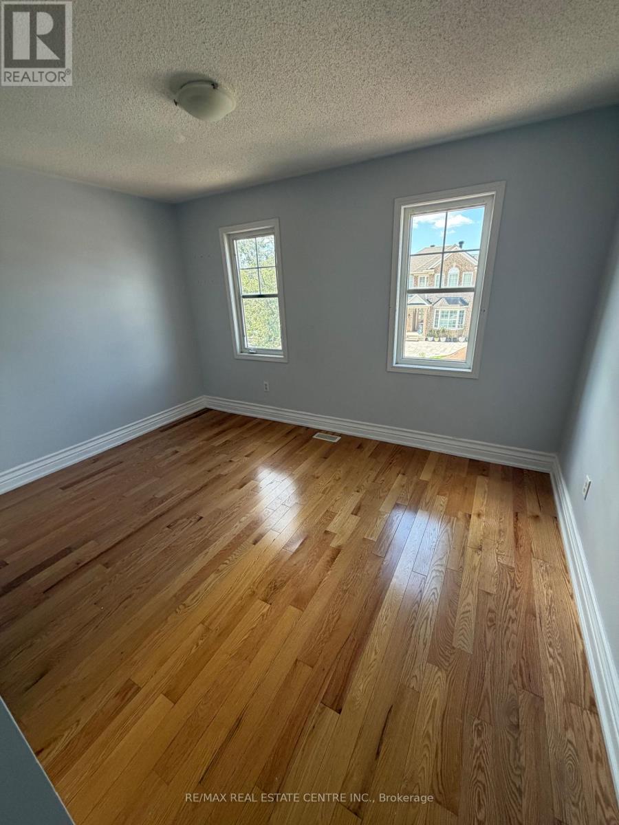Upper - 17 Millcar Drive, Toronto, Ontario M1B 6J6 - Photo 13 - E13776204