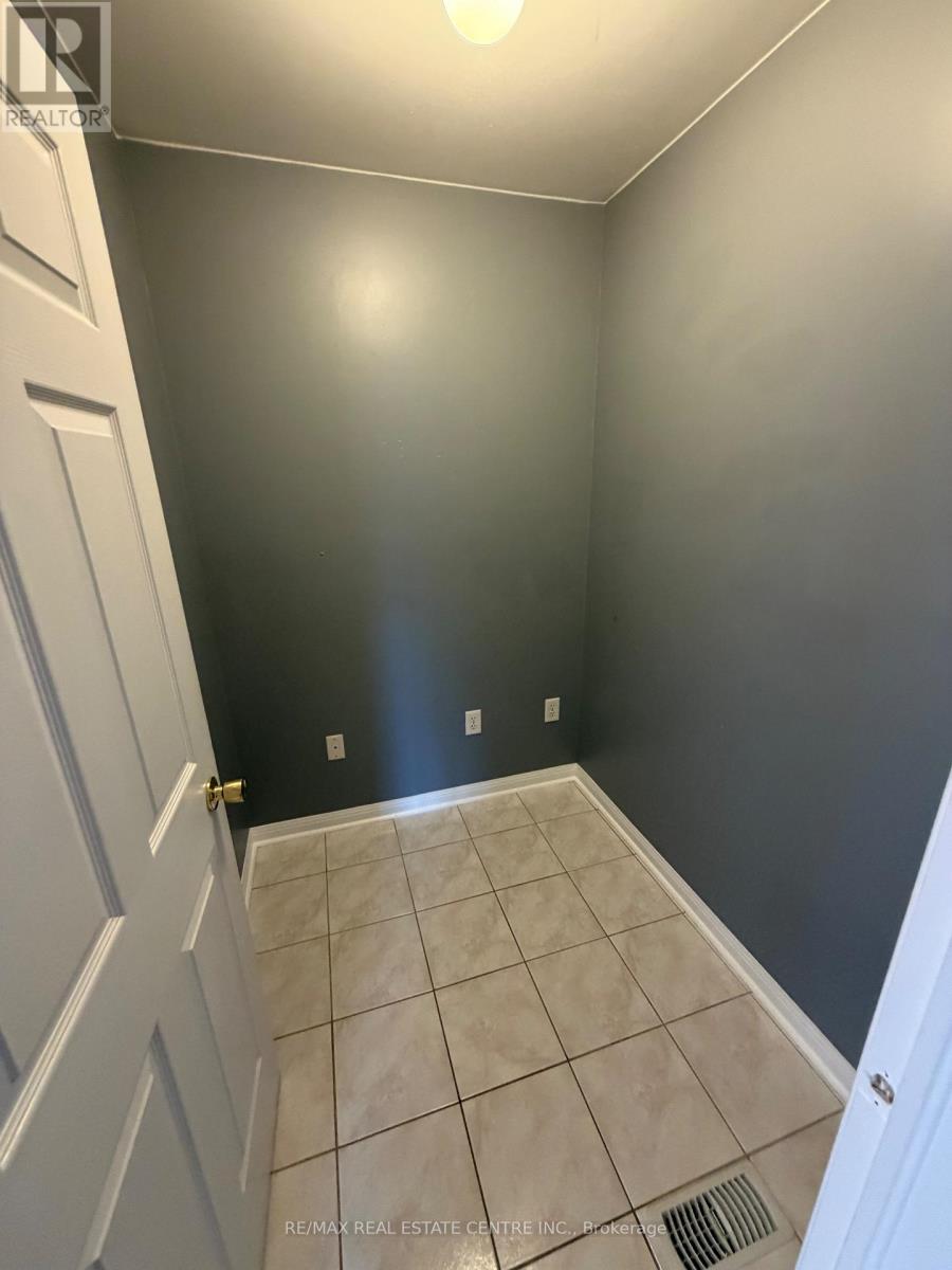 Upper - 17 Millcar Drive, Toronto, Ontario M1B 6J6 - Photo 16 - E13776204