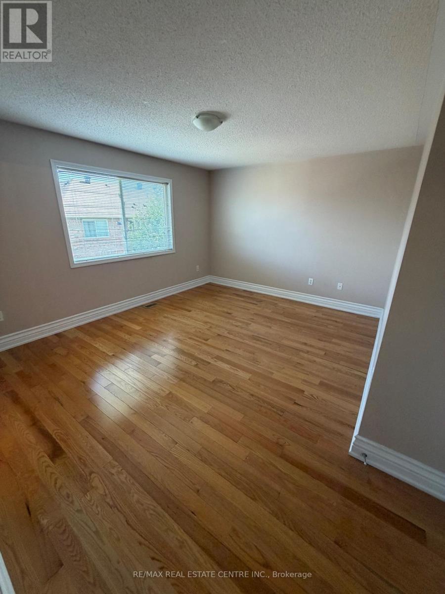 Upper - 17 Millcar Drive, Toronto, Ontario M1B 6J6 - Photo 17 - E13776204