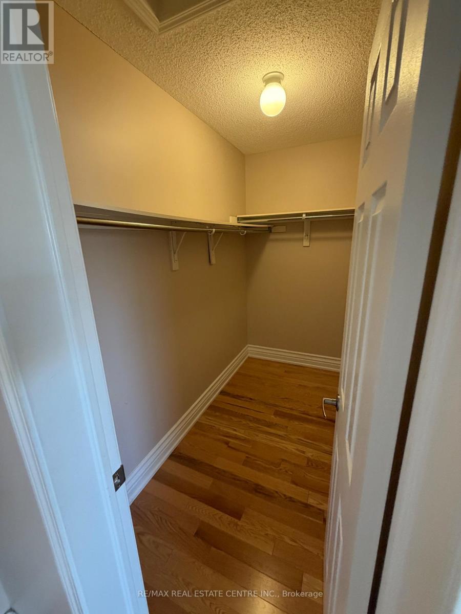 Upper - 17 Millcar Drive, Toronto, Ontario M1B 6J6 - Photo 19 - E13776204