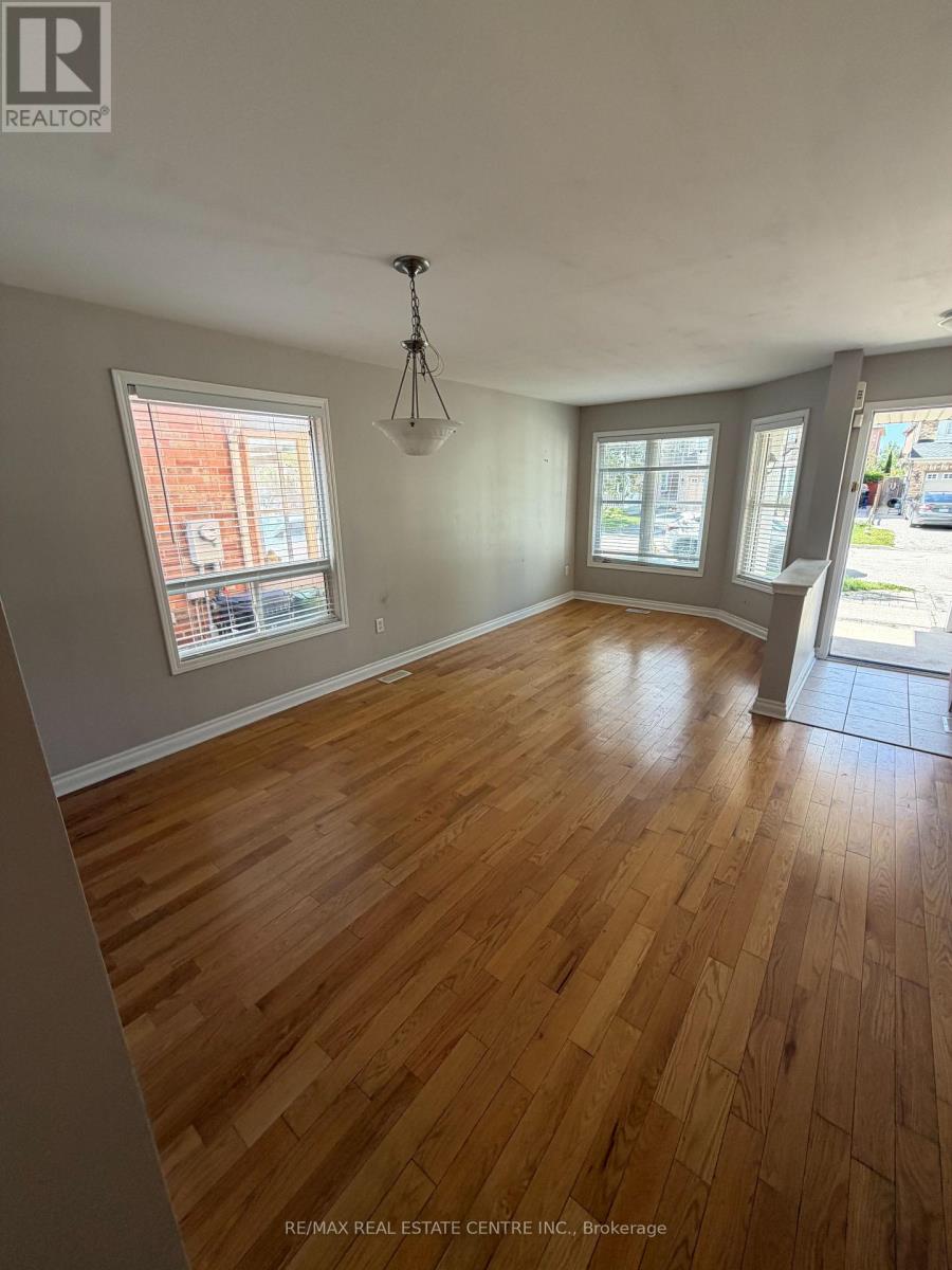 Upper - 17 Millcar Drive, Toronto, Ontario M1B 6J6 - Photo 2 - E13776204
