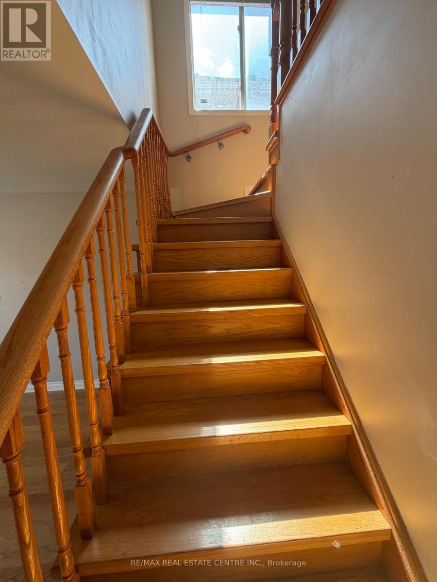 Upper - 17 Millcar Drive, Toronto, Ontario M1B 6J6 - Photo 20 - E13776204