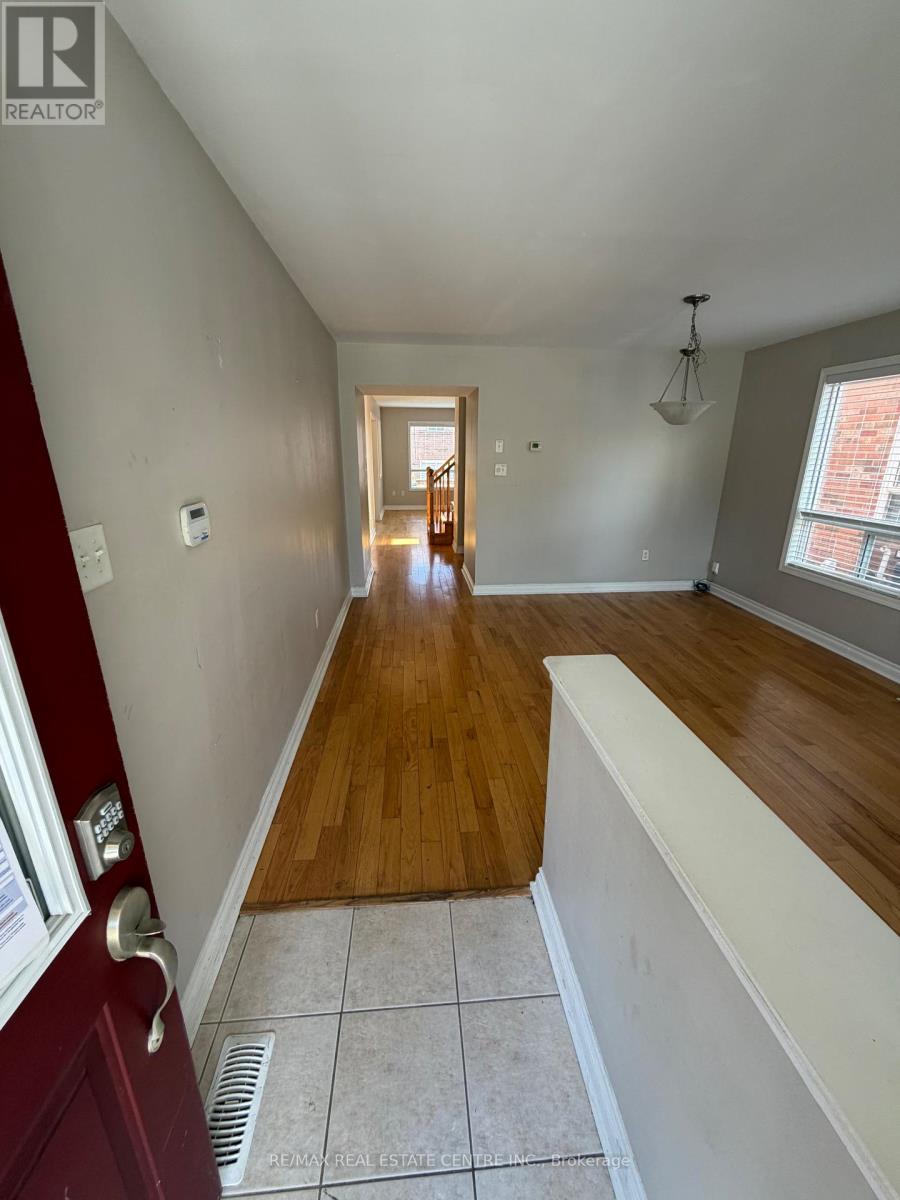 Upper - 17 Millcar Drive, Toronto, Ontario M1B 6J6 - Photo 25 - E13776204