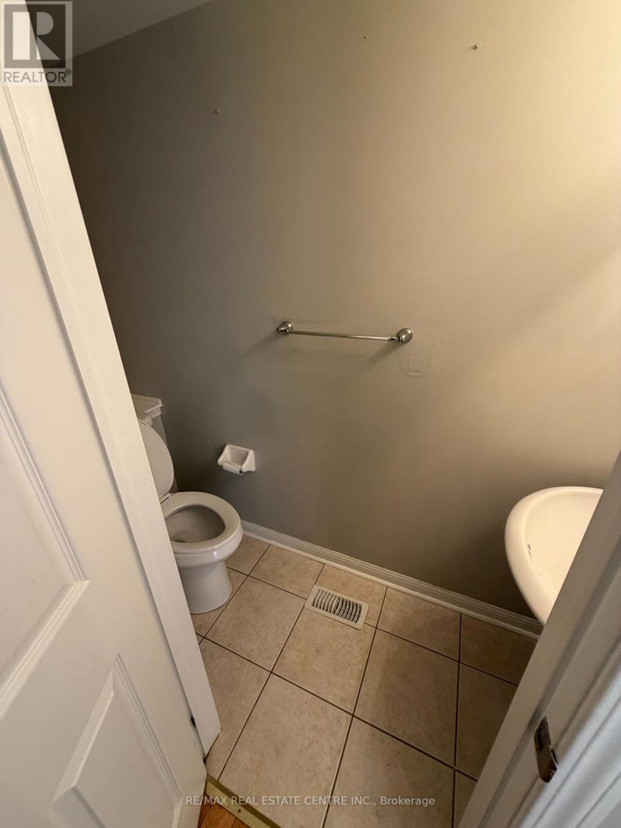 Upper - 17 Millcar Drive, Toronto, Ontario M1B 6J6 - Photo 5 - E13776204