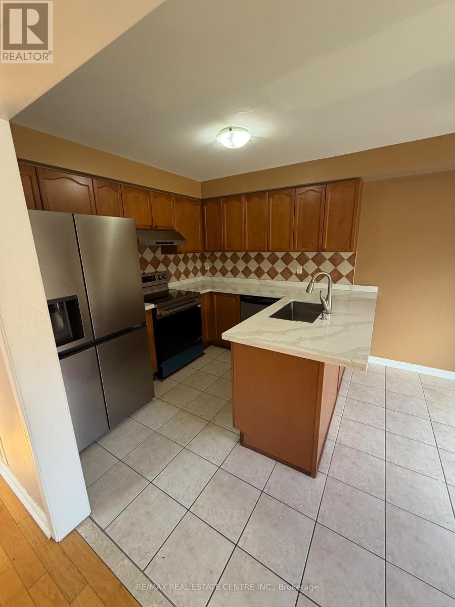Upper - 17 Millcar Drive, Toronto, Ontario M1B 6J6 - Photo 8 - E13776204