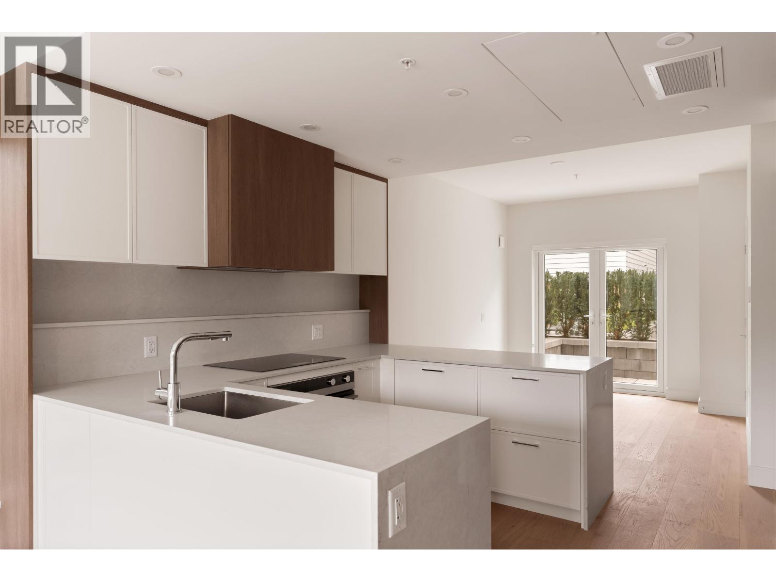 386 W 45th Avenue, Vancouver, British Columbia  V5Y 0P6 - Photo 2 - R3164689