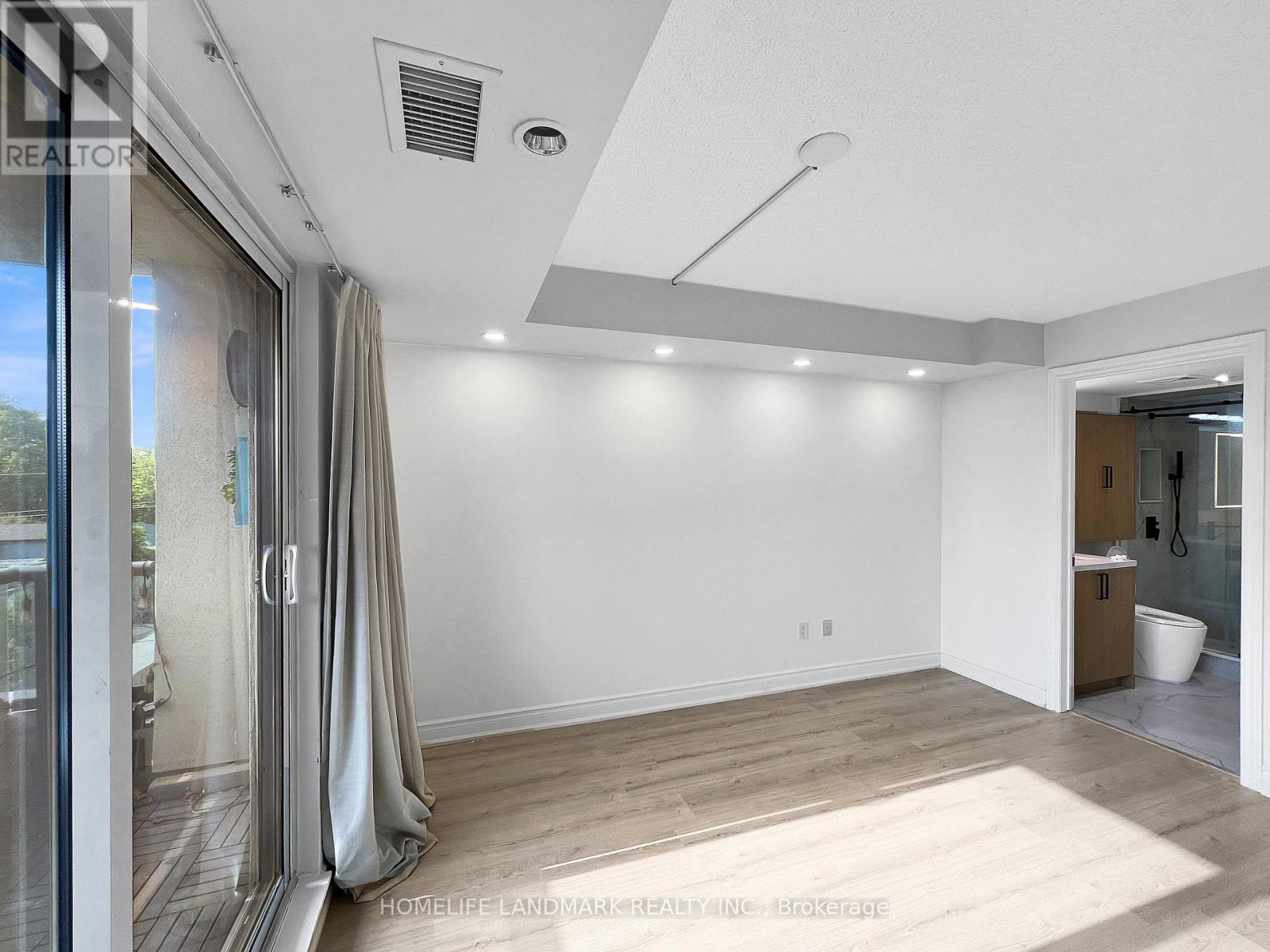 413 - 760 SHEPPARD AVENUE W photo 7