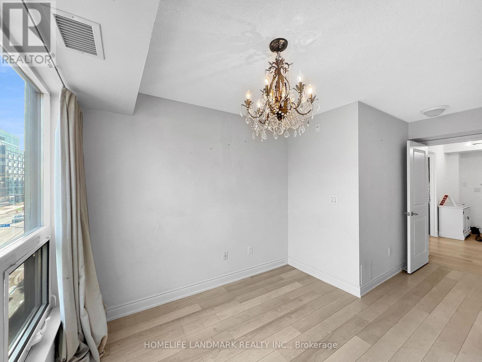 413 - 760 SHEPPARD AVENUE W photo 9