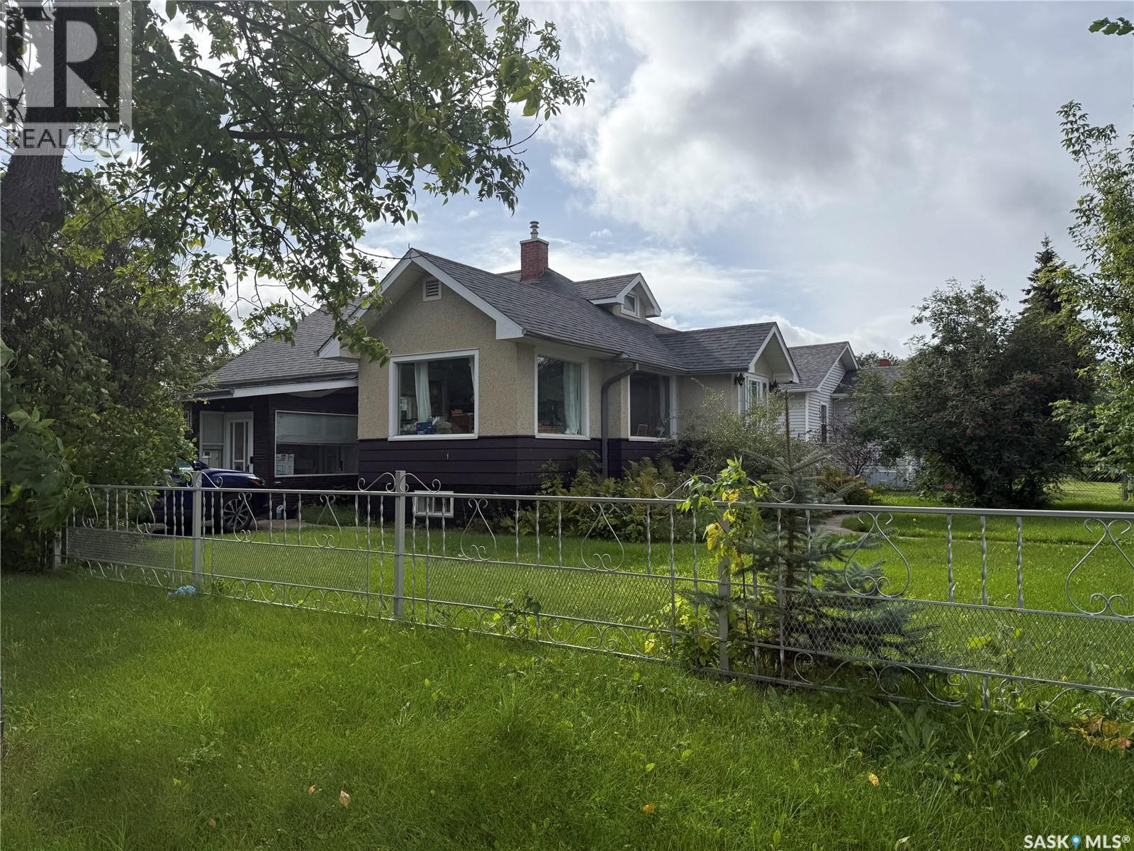 357 12th Street E, Prince Albert, Saskatchewan  S6V 1C2 - Photo 2 - SK048253