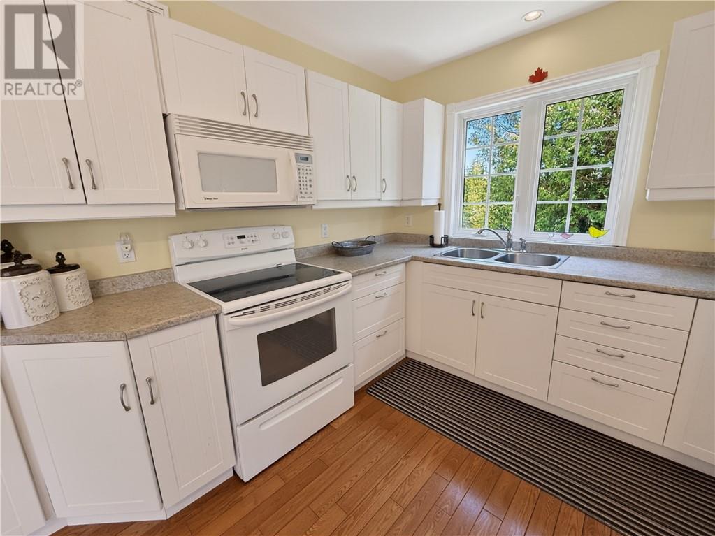 619 Lake Huron Drive, Spring  Bay, Ontario  P0P 2B0 - Photo 7 - 2127018