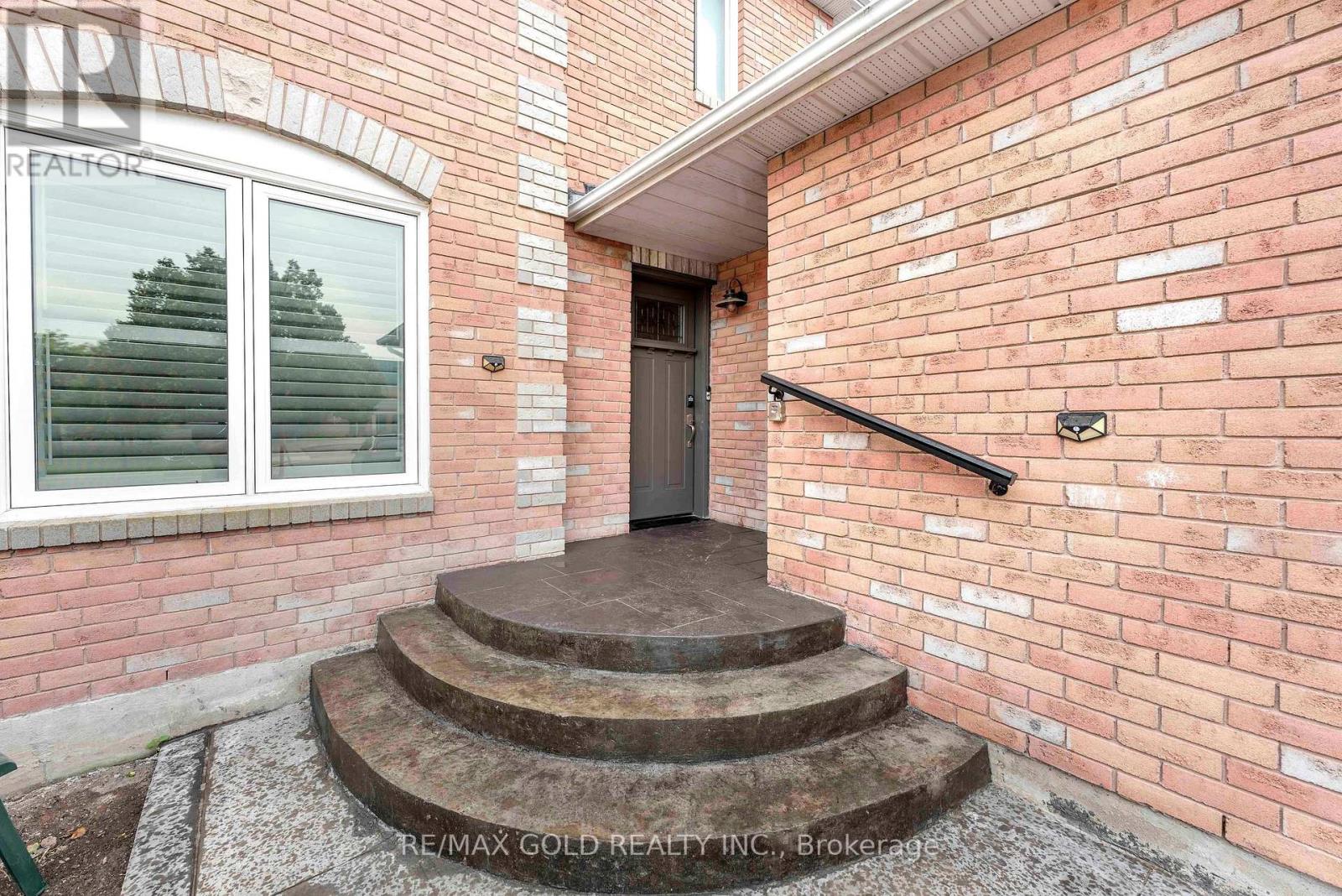 299 Delaney Drive, Ajax, Ontario  L1T 3S6 - Photo 2 - E13771390