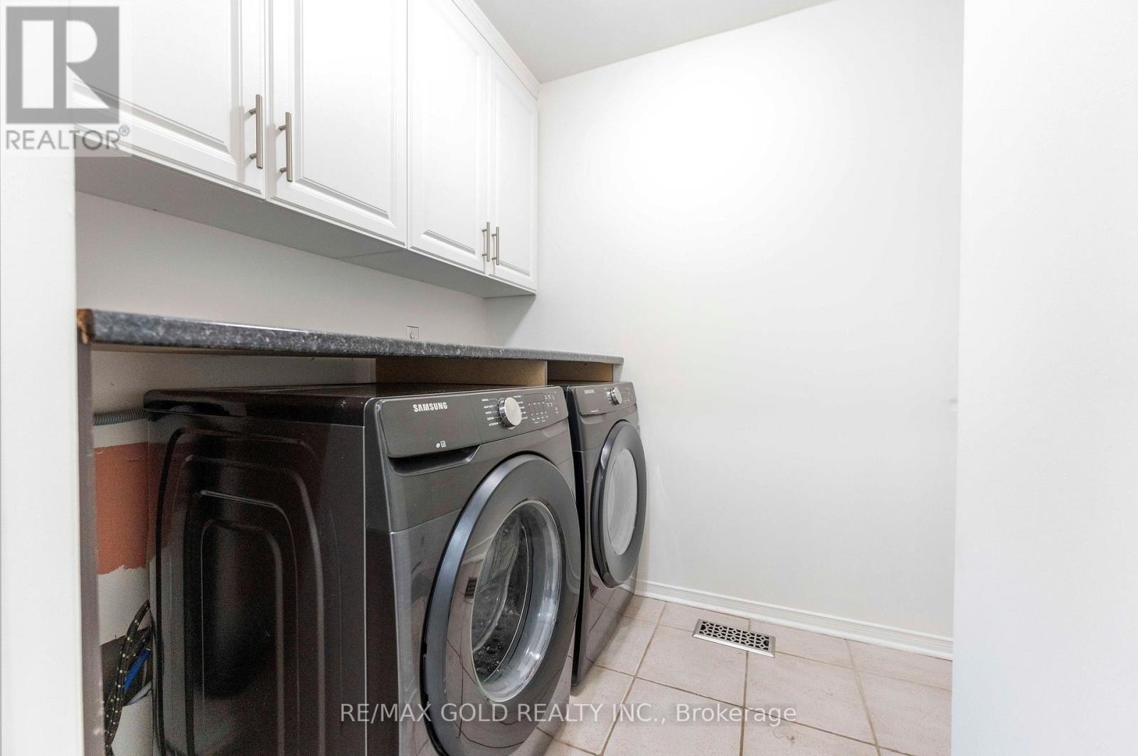 299 Delaney Drive, Ajax, Ontario  L1T 3S6 - Photo 12 - E13771390