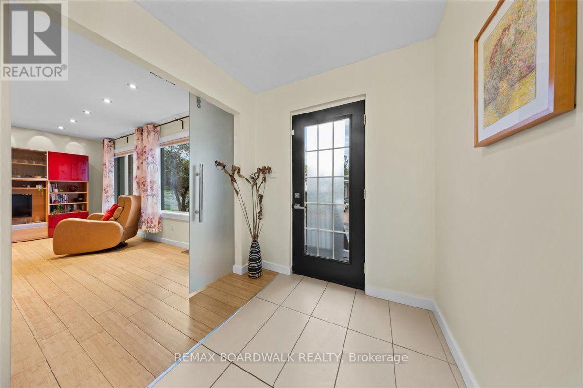 154 Duford Street, Ottawa, Ontario  K1L 6Z7 - Photo 2 - X13776260